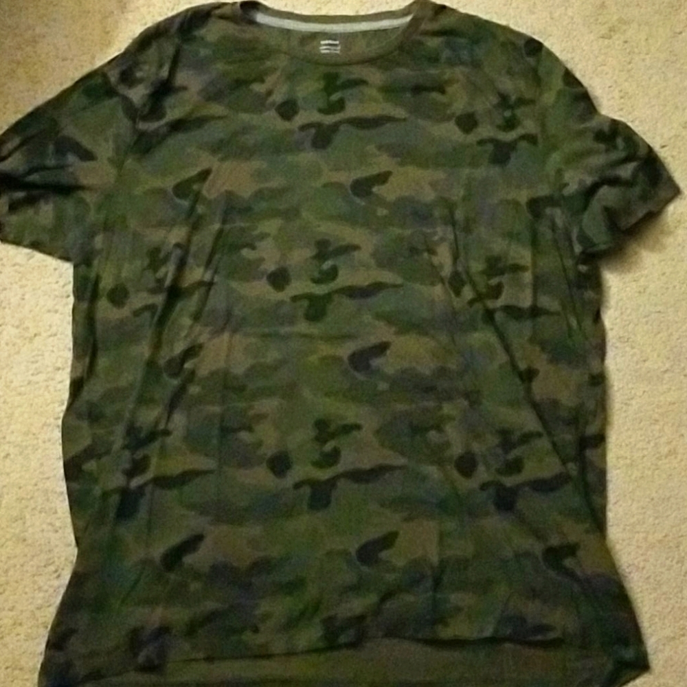 Old Navy t shirt